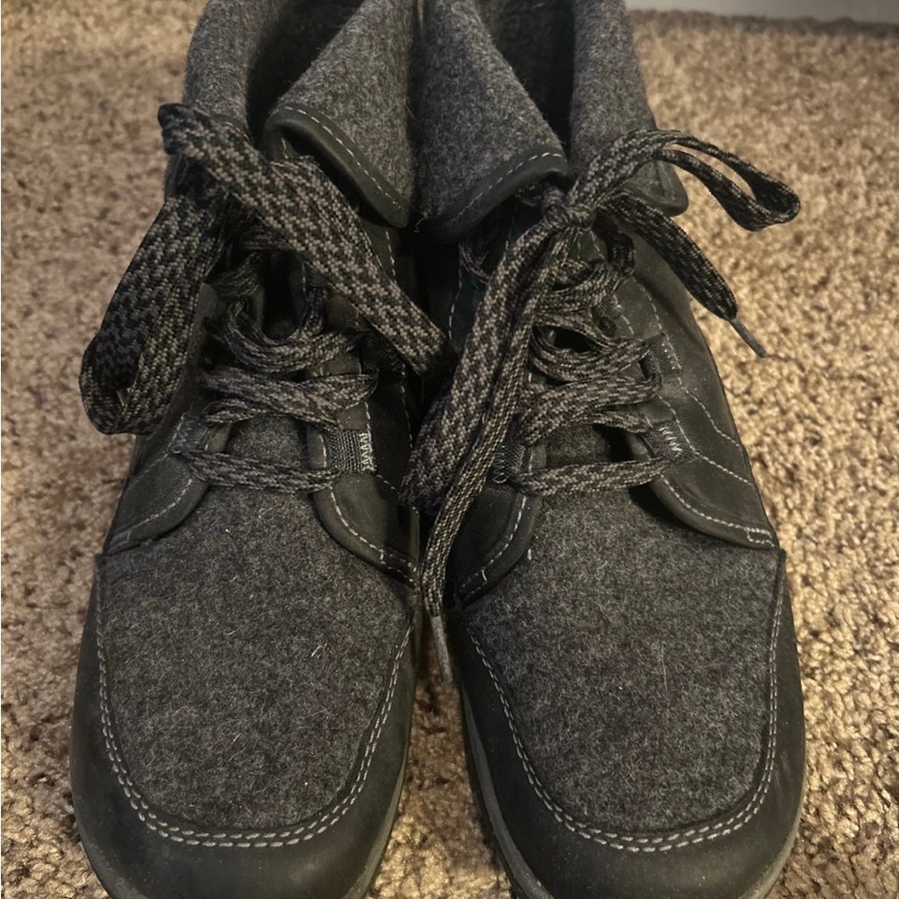 Womens Chaco Barberry Gray and Black Wool Boots 9.5